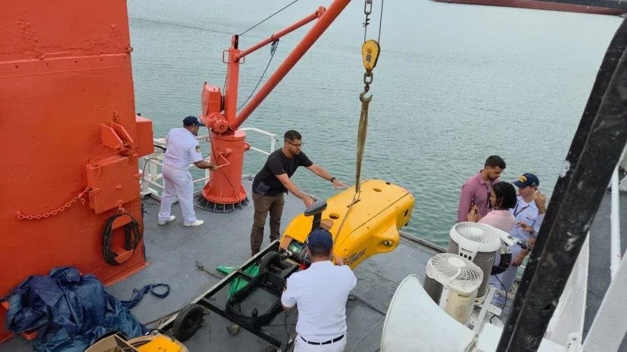 Içamento de veículo autônomo subaquático a bordo